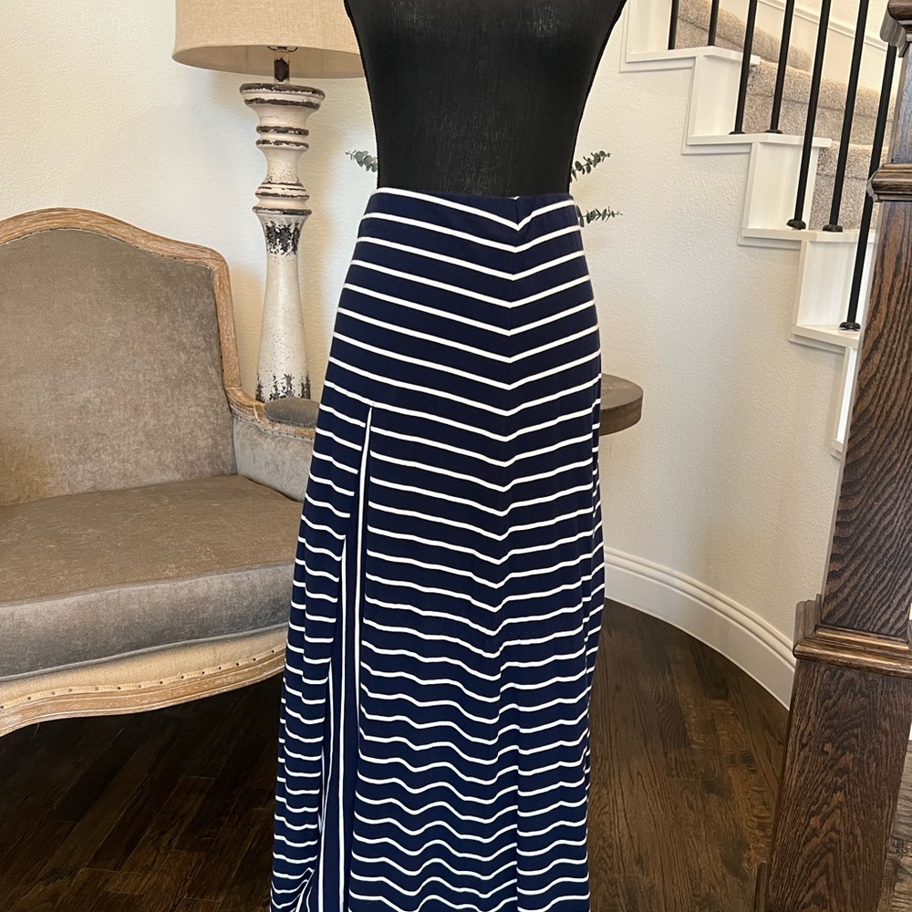 Lauren skirt size large